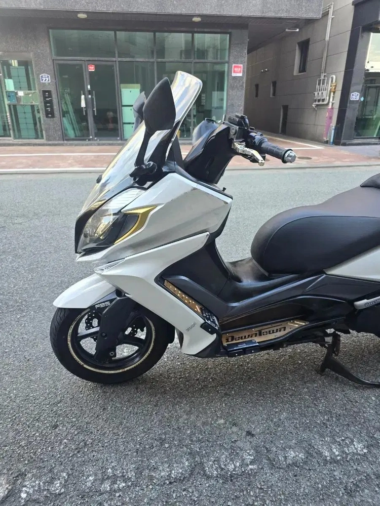 16년 다운타운 st 350 중고오토바이포르자보이저크루심vs300엑스맥스 이미지