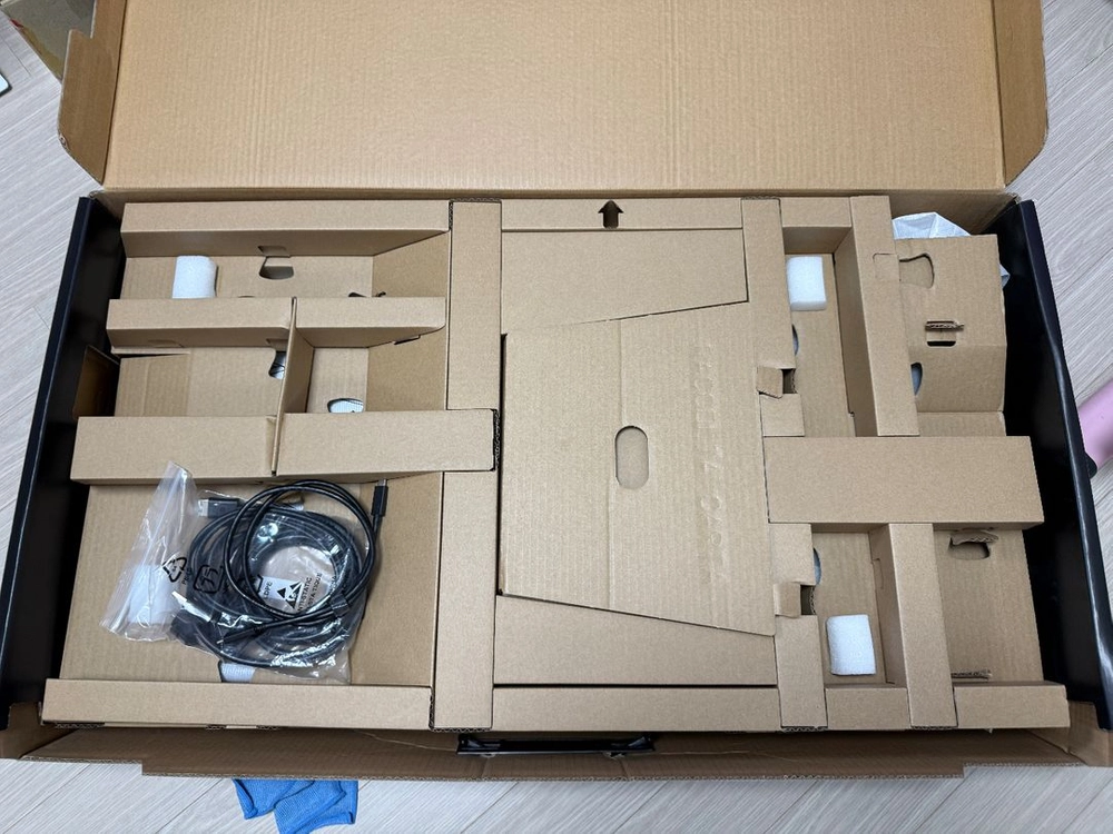 DELL U3223QE 모니터 팝니다 (4K 90WPD 데이지체인) 이미지