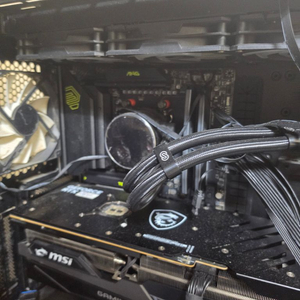 컴퓨터 본체 통째로 팝니다 4080 9800x3d 이미지