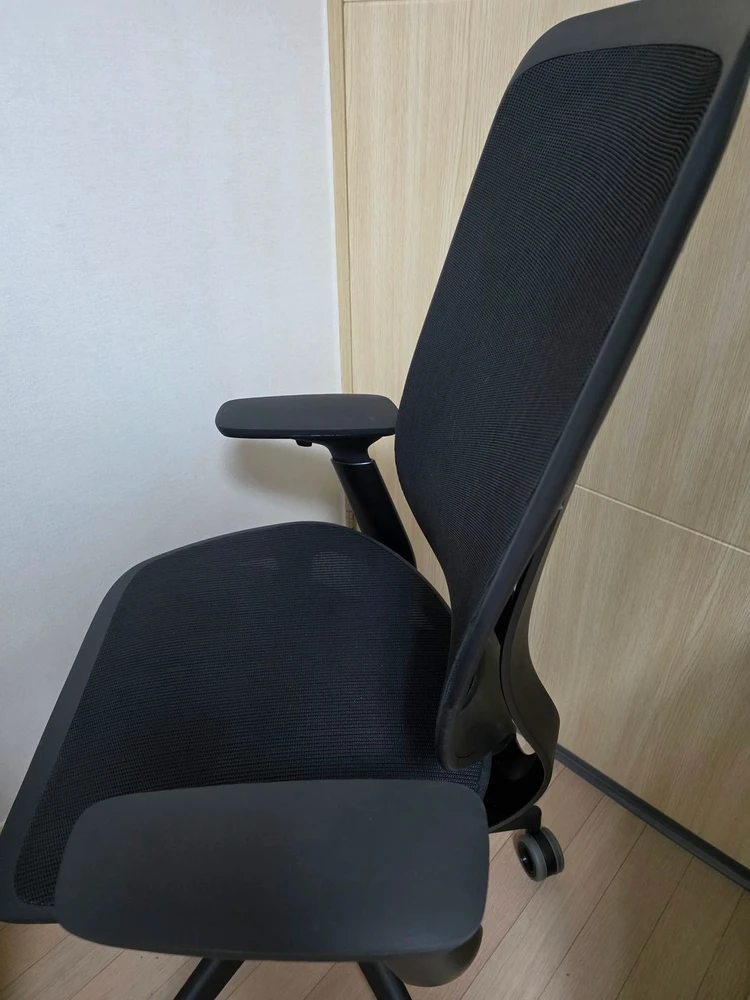 스틸케이스 카르만 (허먼밀러 에어론급) 이미지