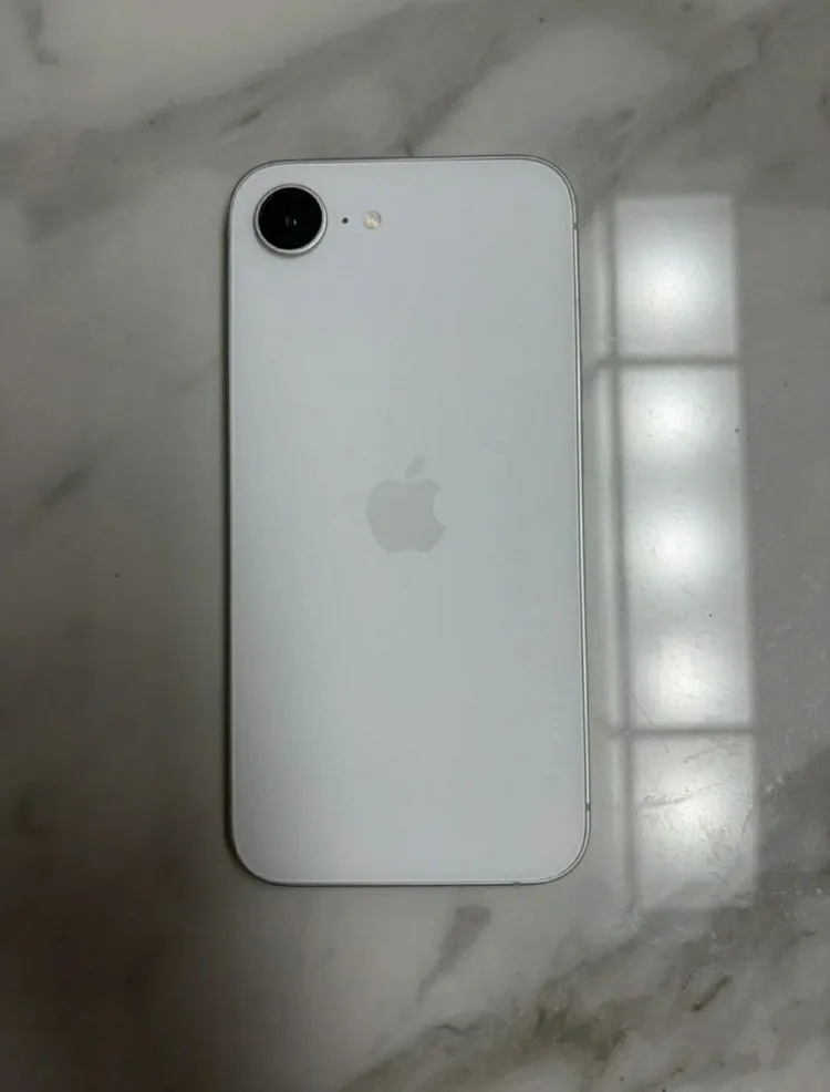 아이폰 16e 128gb 화이트 이미지