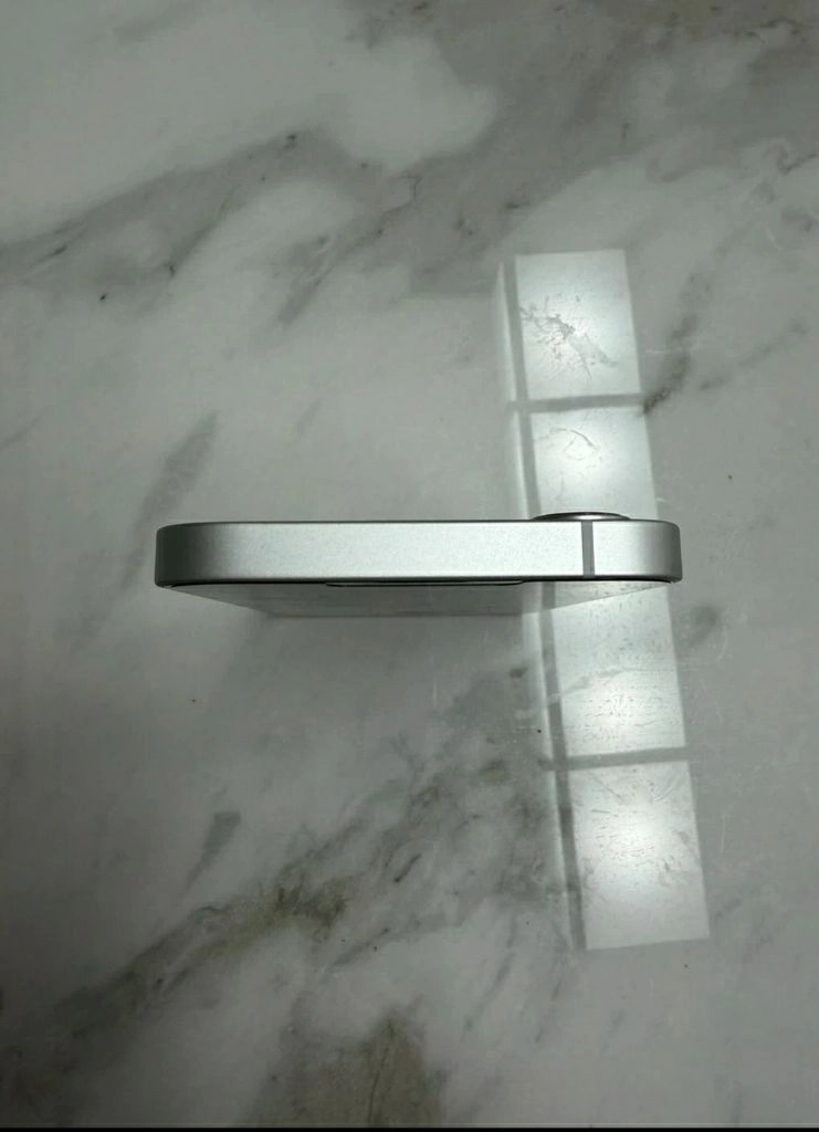 아이폰 16e 128gb 화이트 이미지