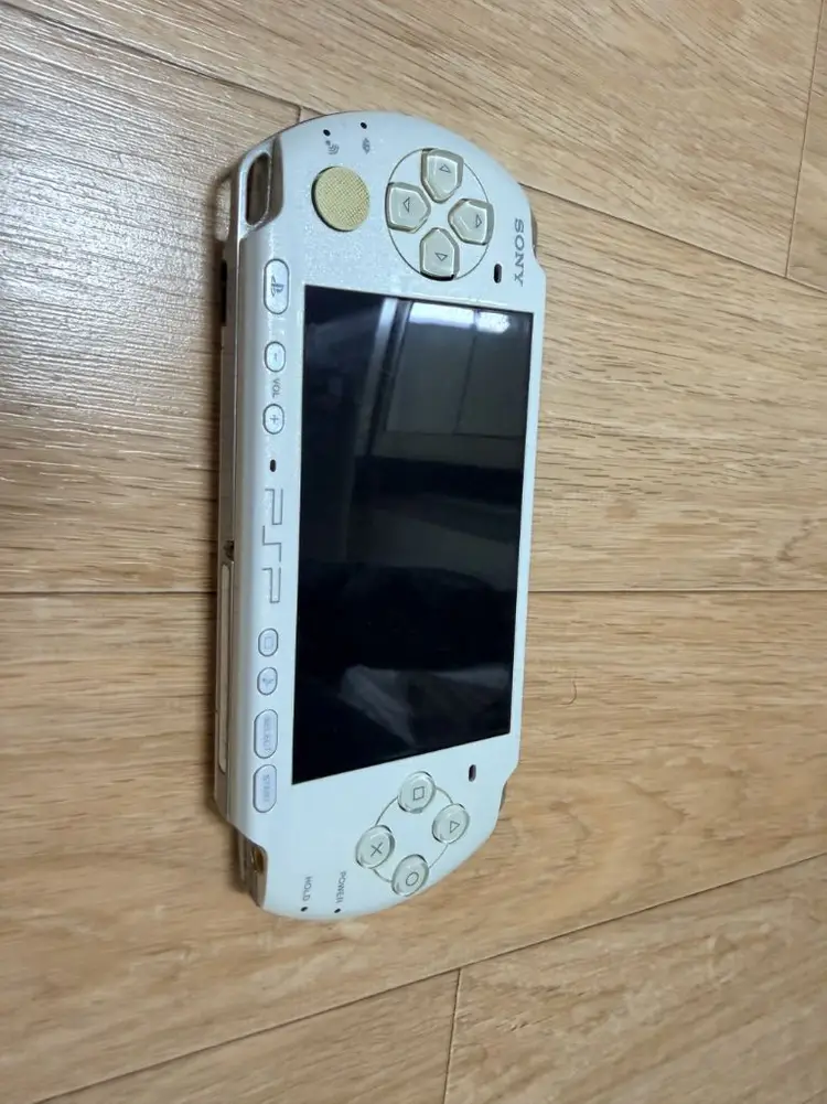 소니 PSP-3005 4GB 화이트 팝니다. - 안심되는 중고거래