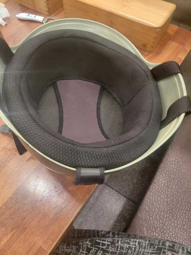 카키색 바이크헬맷 이미지