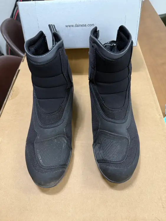다이네즈 바이크 반부츠 오토바이 부츠 이미지