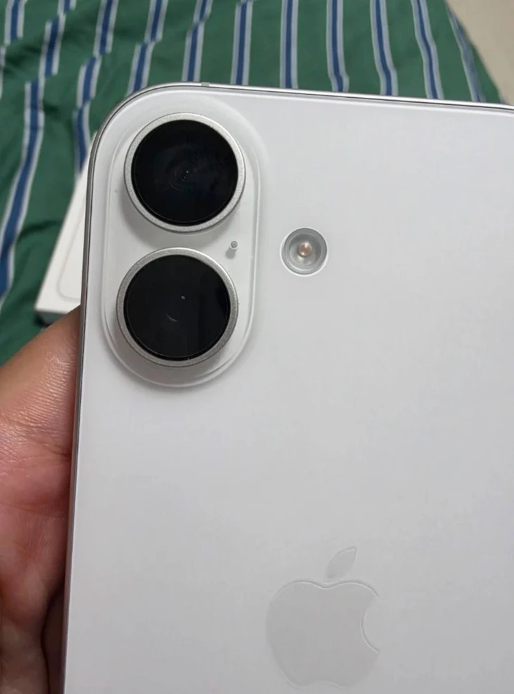 아이폰 17 화이트 256GB 풀박스팝니당 - 안심되는 중고거래