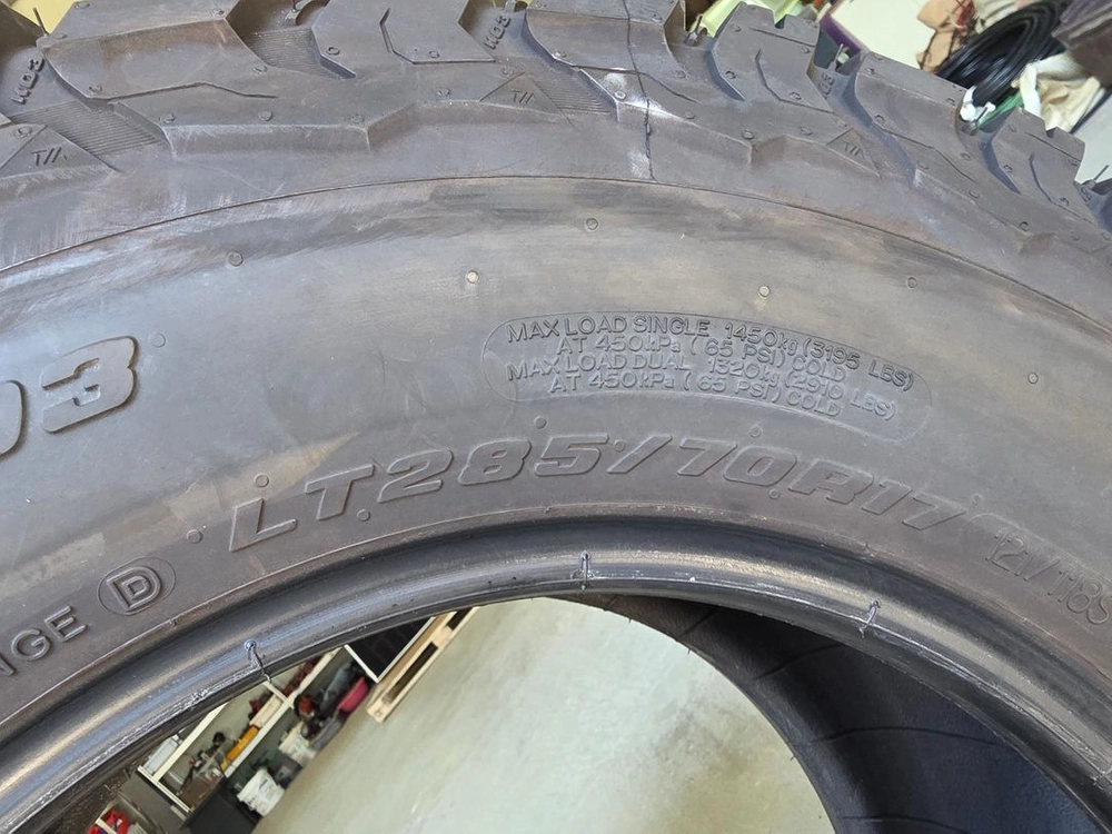 285/70R17 be ko3 at타이어 이미지