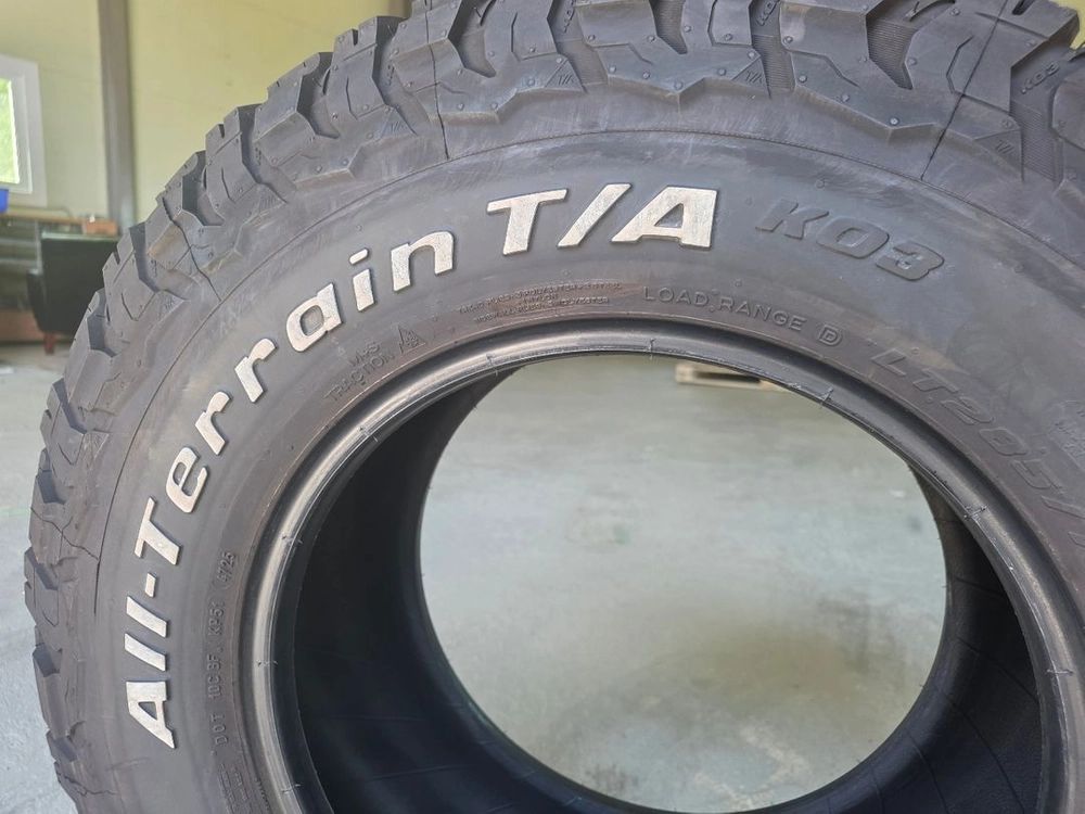 285/70R17 be ko3 at타이어 이미지