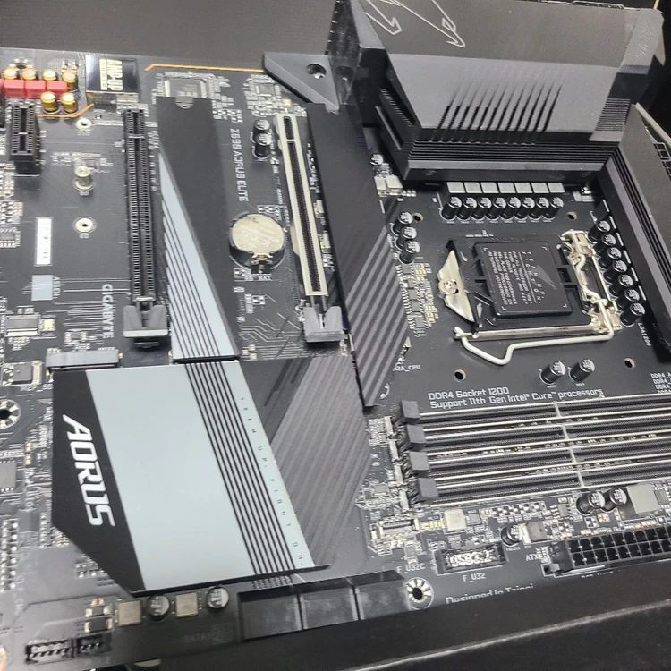 GIGABYTE Z590 AORUS ELITE + i7-10700K CPU + NZXT KRAKEN 이미지