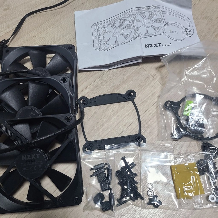 GIGABYTE Z590 AORUS ELITE + i7-10700K CPU + NZXT KRAKEN 이미지