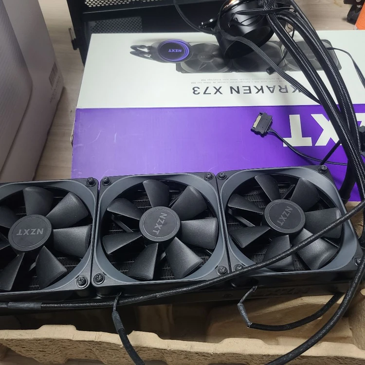 GIGABYTE Z590 AORUS ELITE + i7-10700K CPU + NZXT KRAKEN 이미지