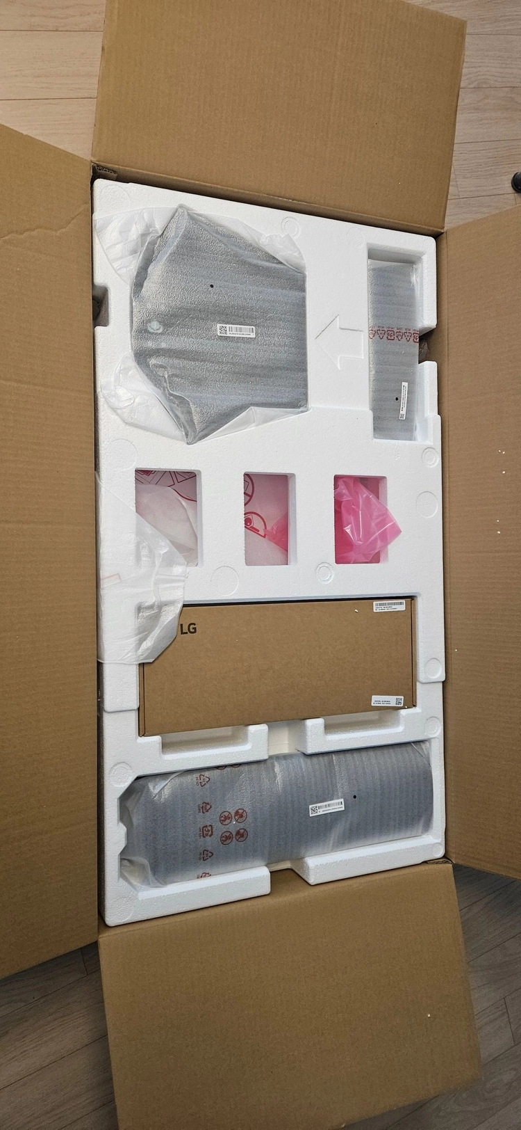 LG 울트라기어 32GX870A 4k 이미지