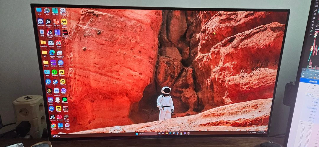 LG 울트라기어 32GX870A 4k 이미지