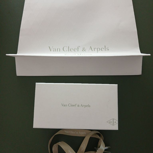 반클리프 아펠 팔찌 케이스 이미지