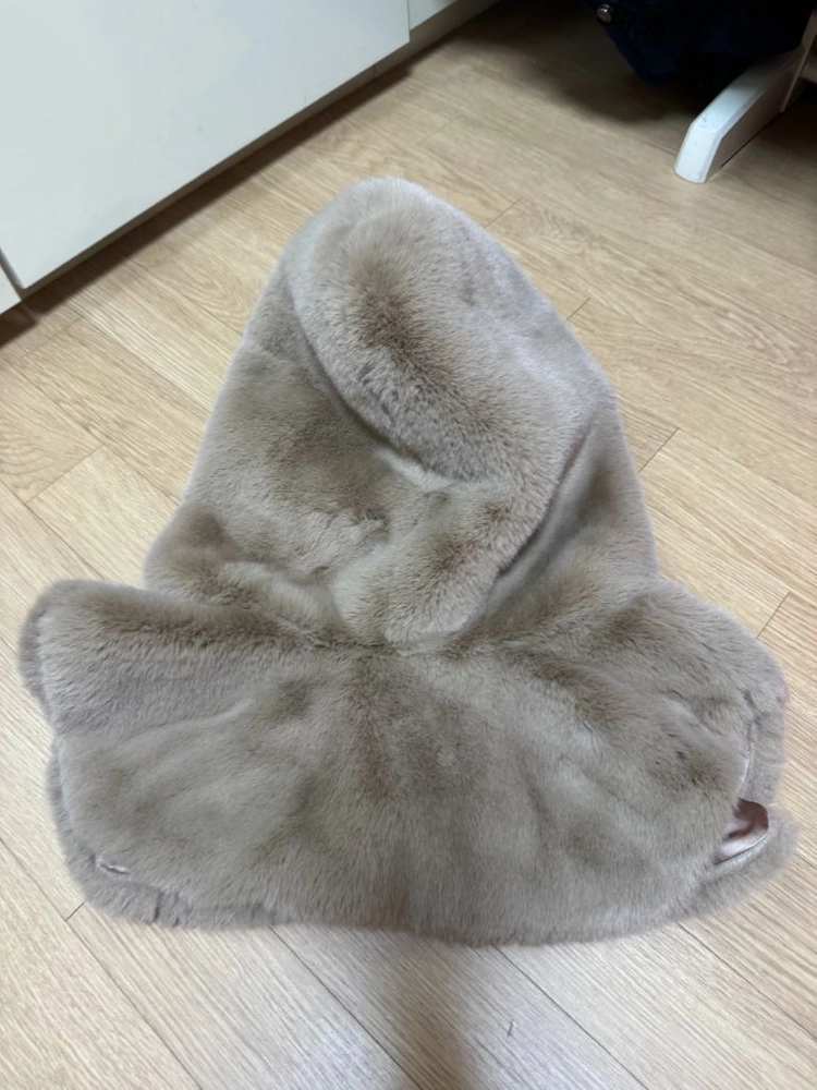 파리게이츠 퍼 후드 케이프 이미지