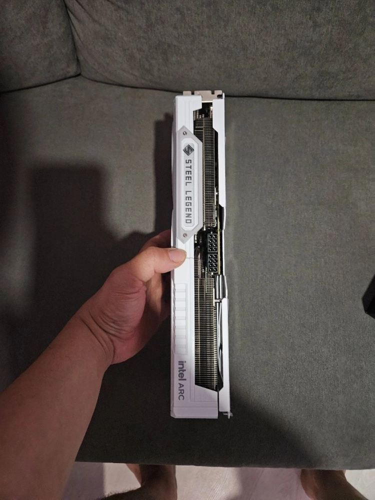 intel arc b580 steel legend white 12g 이미지
