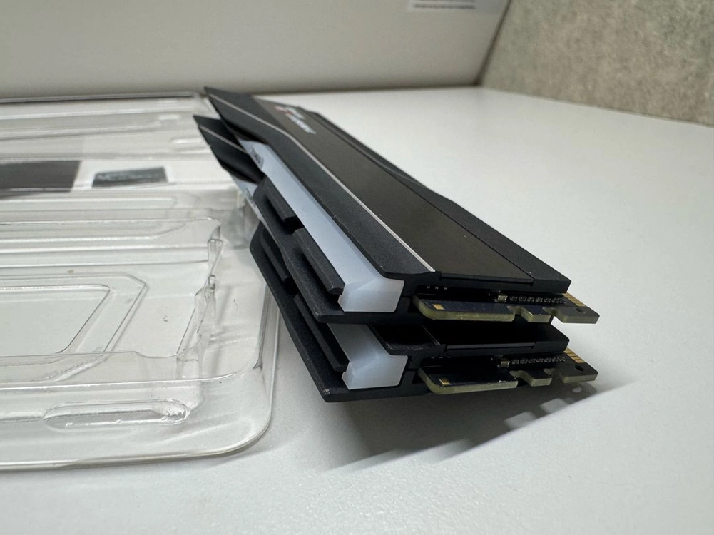 지스킬 DDR5-6000 64GB(32Gx2) CL30 메모리 (블랙) 이미지
