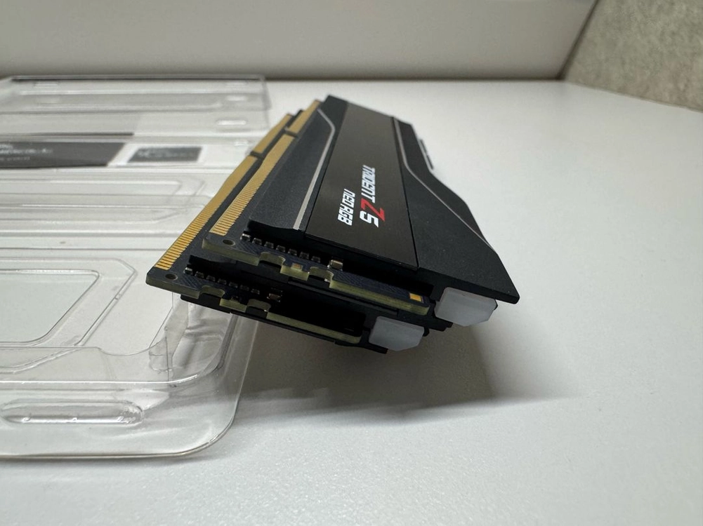 지스킬 DDR5-6000 64GB(32Gx2) CL30 메모리 (블랙) 이미지