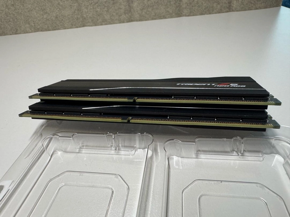 지스킬 DDR5-6000 64GB(32Gx2) CL30 메모리 (블랙) 이미지