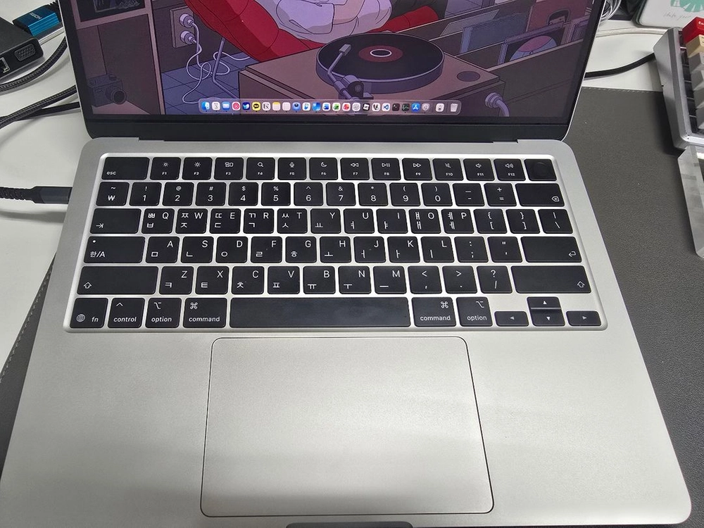 맥북에어 M5 13인치 24GB 1TB 실버색상 이미지