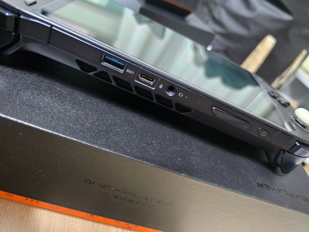 원엑스플라이(Onexfly) F1 Pro HX370 2TB/ 32GB + 128g sd카드 팝니다 이미지