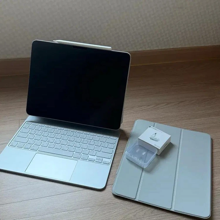 아이패드 M5 13인치 와이파이, 256기가 + 풀세트 - 안심되는 중고거래