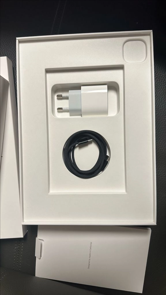 M4 아이패드 프로 11인치 256GB Wi-Fi + 매직키보드 + 애플펜슬 풀세트 (배터리 98%) 이미지