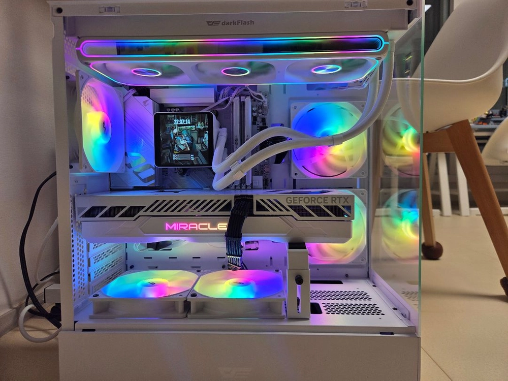 9800x3d, b850m wifi, rtx 5080 화이트 미라클 본체 이미지