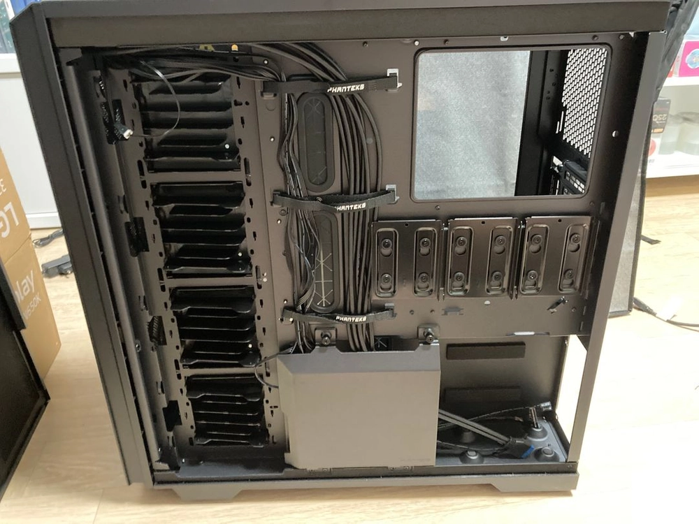 빅타워 컴퓨터 케이스 Phanteks ENTHOO PRO 2 TG 이미지