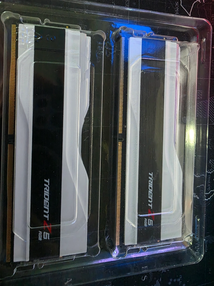 DDR5 64GB RGB 메모리 이미지