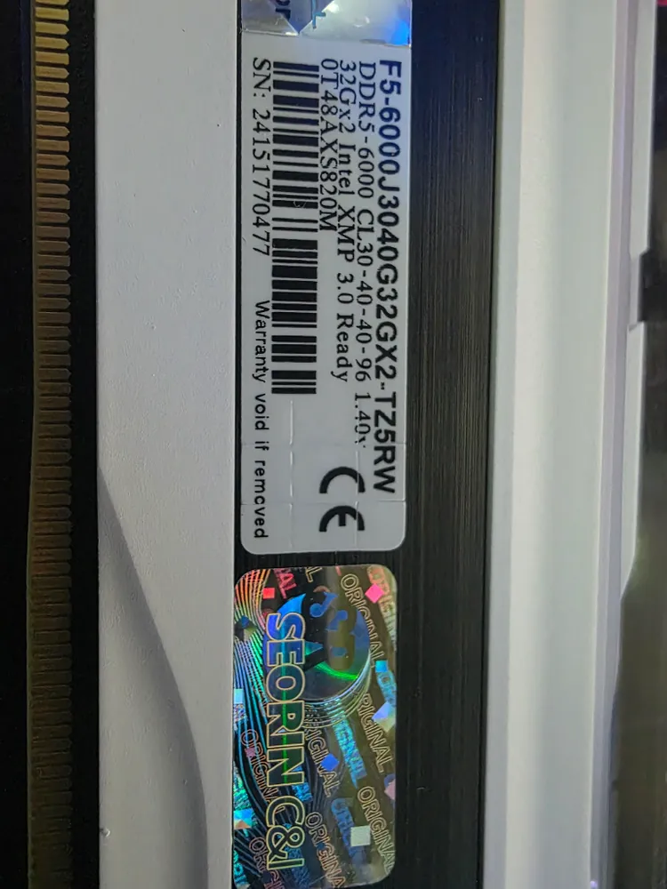 DDR5 64GB RGB 메모리 이미지