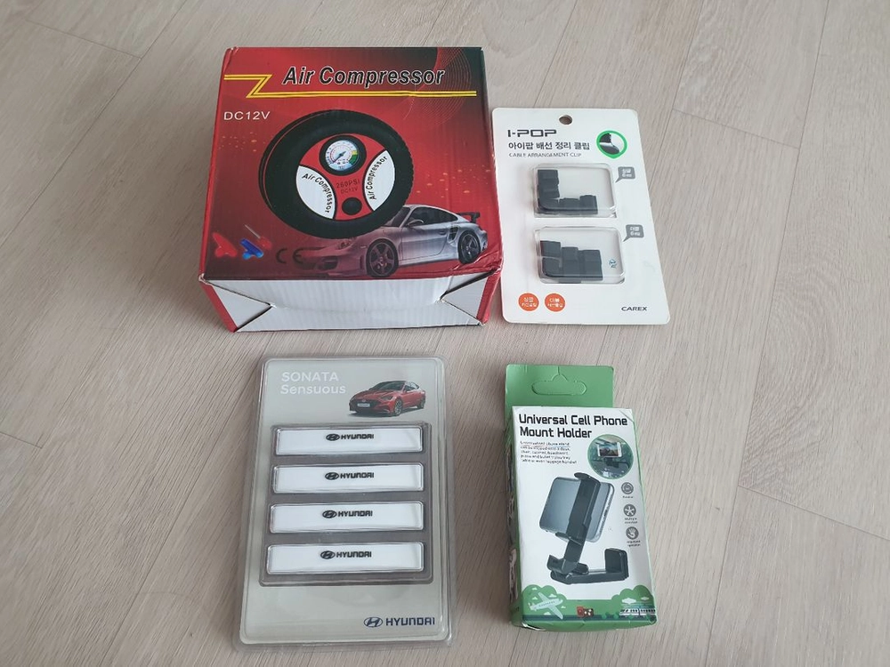 DC12V 차량용 에어 컴프레서, 스마트폰거치대, 도어가드, 배선정리클립 일괄 새제품 이미지