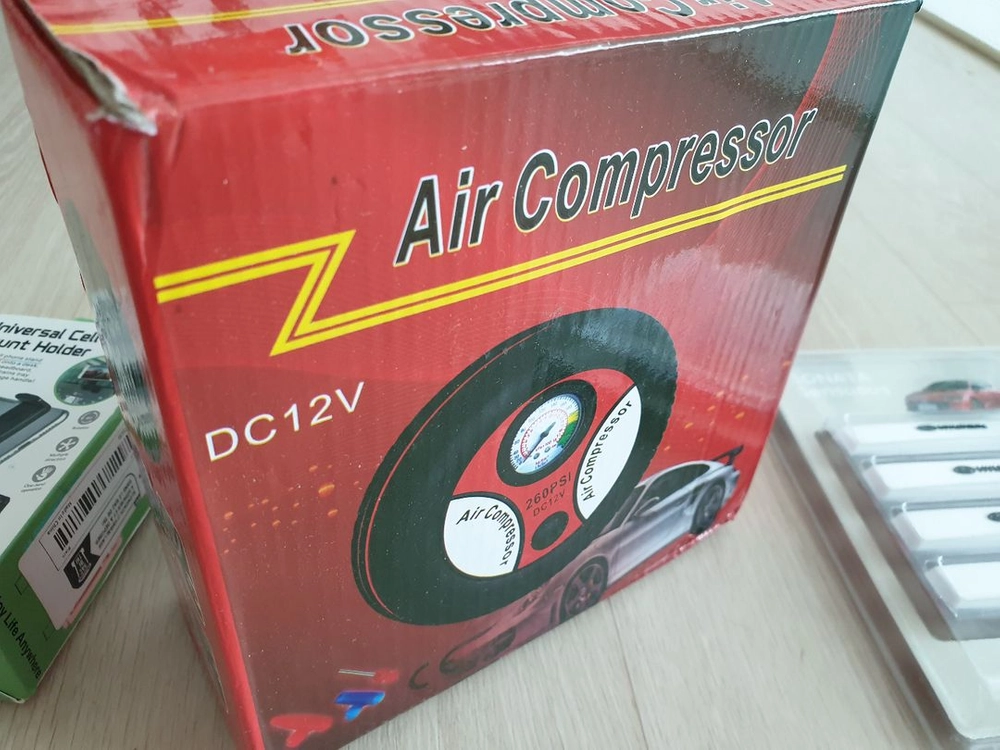 DC12V 차량용 에어 컴프레서, 스마트폰거치대, 도어가드, 배선정리클립 일괄 새제품 이미지
