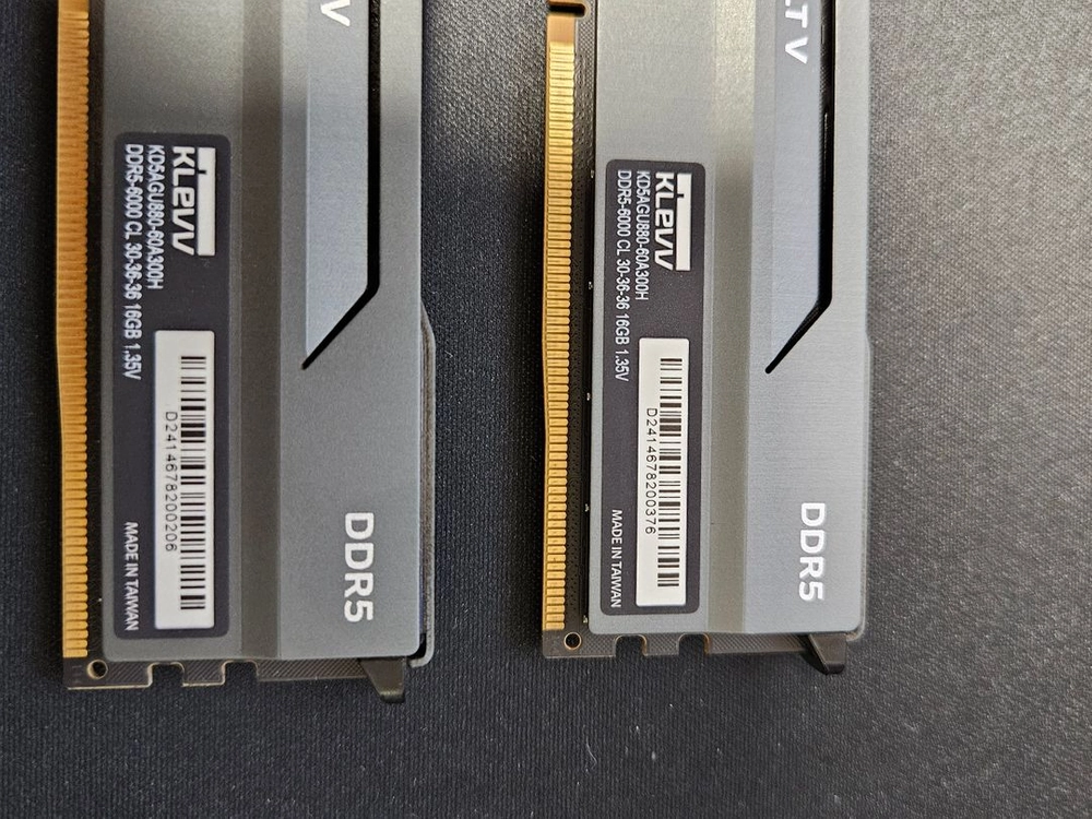 에센코어 KLEVV DDR5 6000 CL30 Bolt v 32GB 이미지
