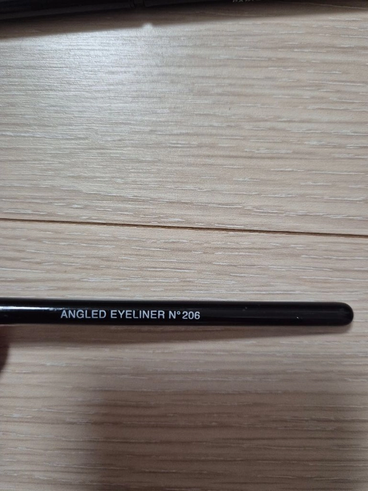 샤넬 앵글 아이라이너 브러쉬 이미지