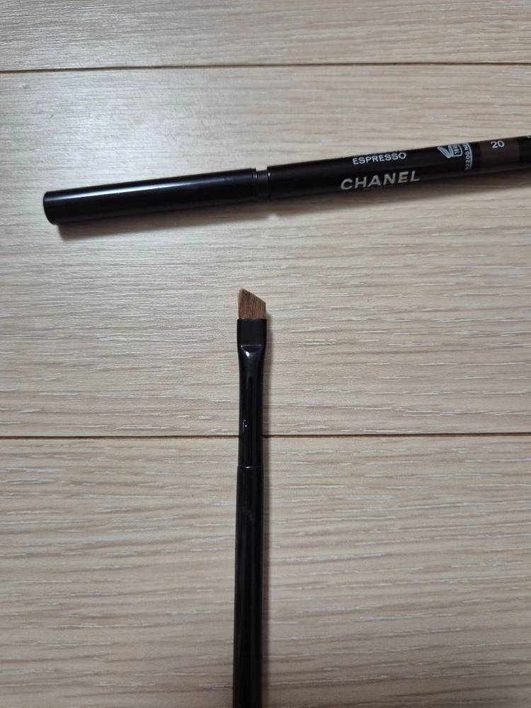 샤넬 앵글 아이라이너 브러쉬 이미지
