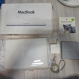 맥북 흰둥이 MacBook 13-inch, Mid 2010 화이트 유니바 이미지