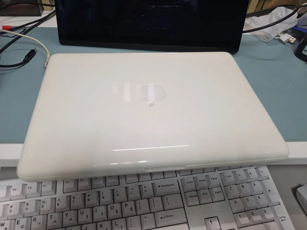 맥북 흰둥이 MacBook 13-inch, Mid 2010 화이트 유니바 이미지