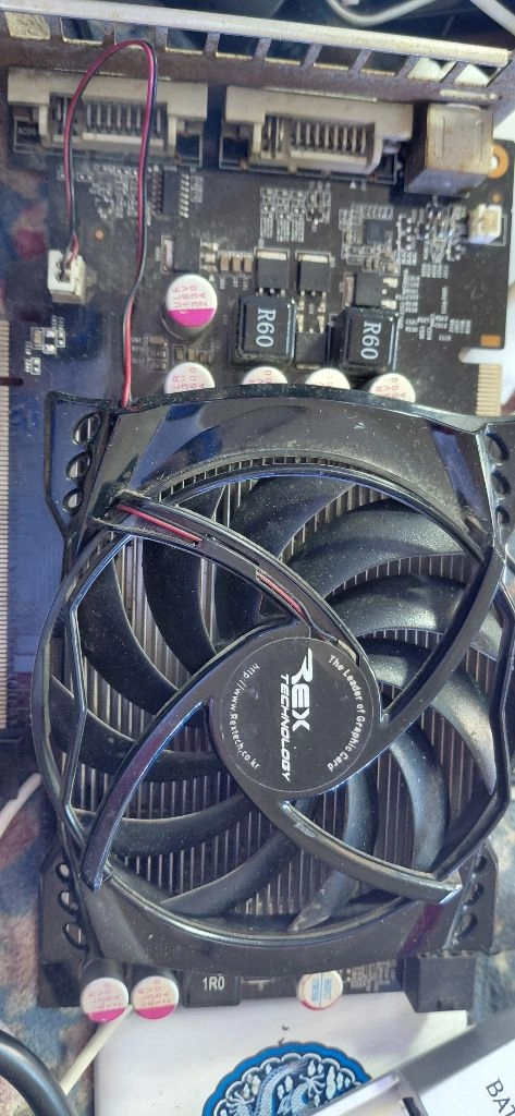 GeForce 9600GT 그래픽카드 이미지