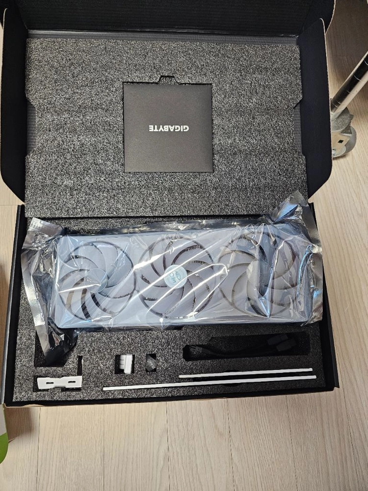 AERO 5070Ti 그래픽카드 판매 - 안심되는 중고거래