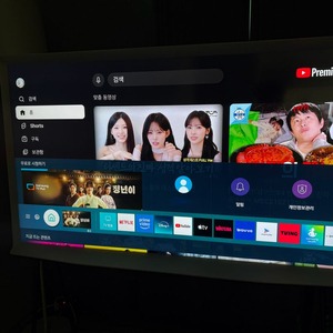 삼성 더 세리프 TV 55 인치 화이트 이미지