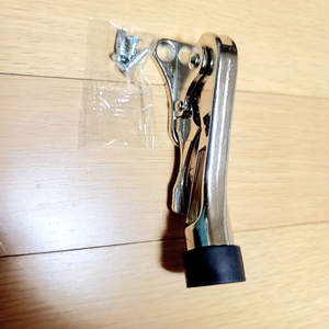 현관문 도어 스토퍼 문 고정 나사 이미지