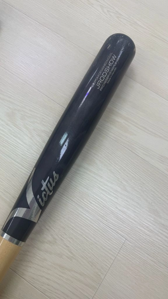 빅터스 victus 나무배트 850g 이미지