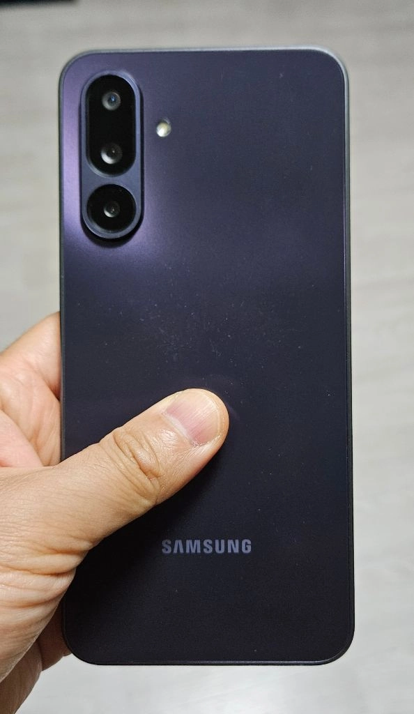 갤럭시 점프4 블랙 128GB 액정 및 배터리 교체폰 팝니다. 이미지