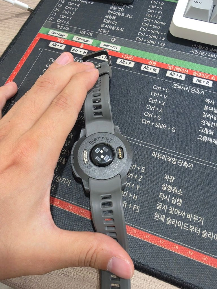 가민 인스팅트 크로스오버 아몰레드 47mm 스마트워치 이미지