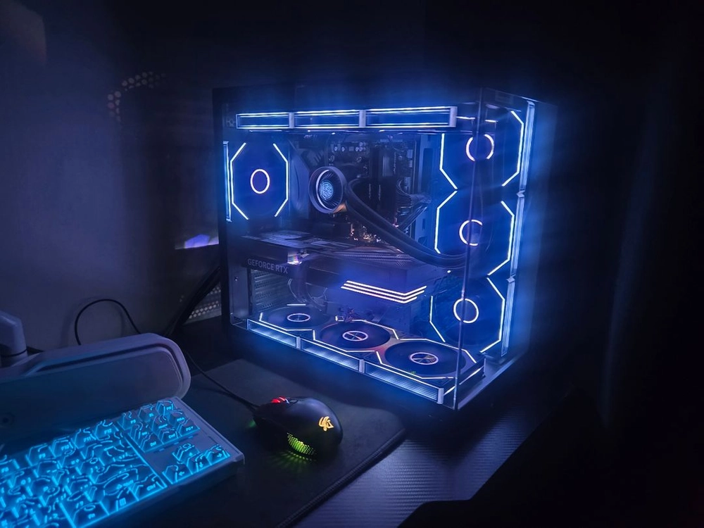 라이젠 7 7800X3D RTX 5070 32G 1TB 게이밍 컴퓨터 본체 이미지