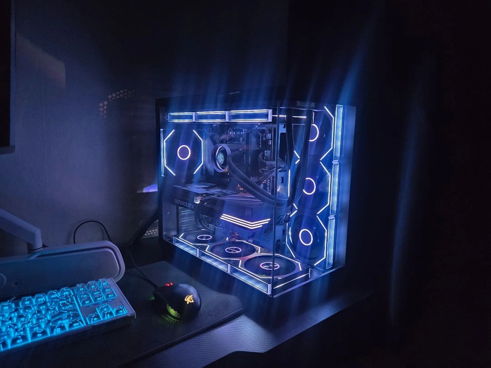 라이젠 7 7800X3D RTX 5070 32G 1TB 게이밍 컴퓨터 본체 이미지
