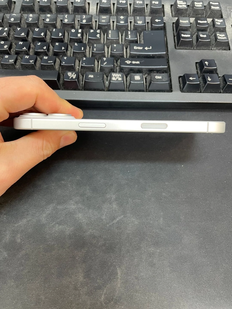 아이폰16 화이트 128GB 상태좋은 중고80만1000원팝니다. 이미지