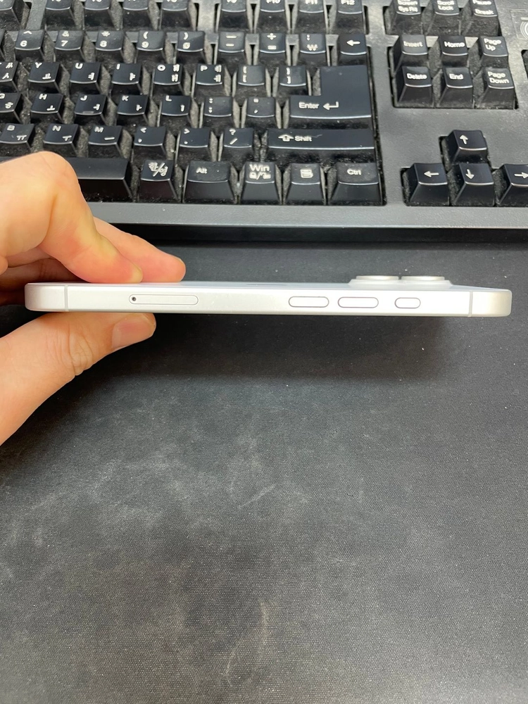 아이폰16 화이트 128GB 상태좋은 중고80만1000원팝니다. 이미지