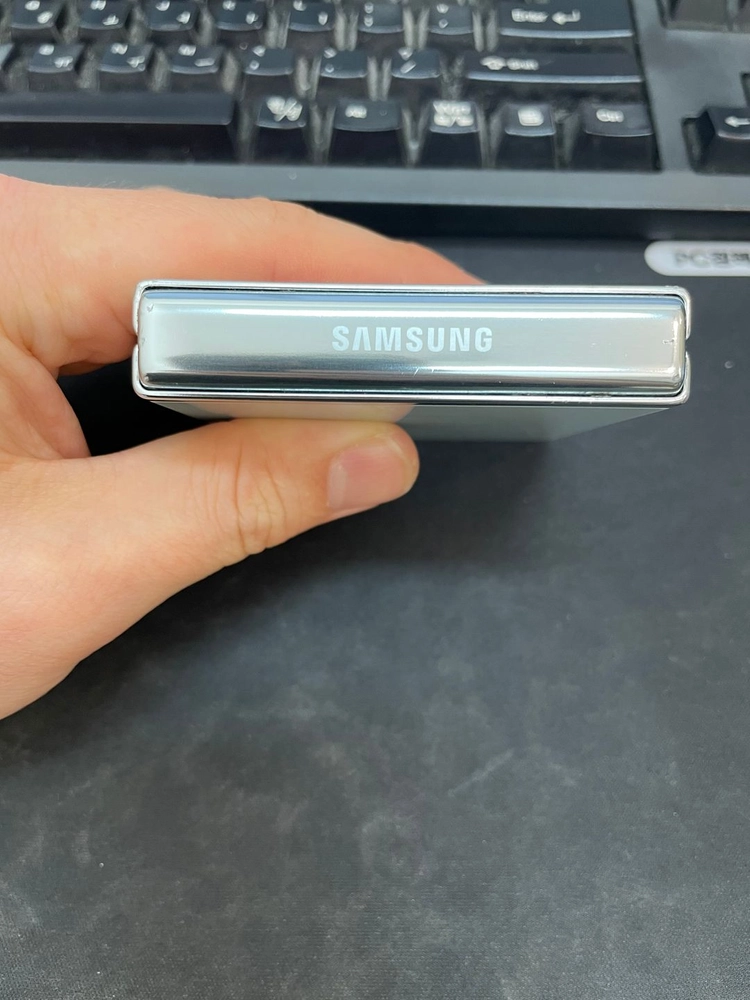 갤럭시Z플립5 민트 256GB 무잔상 상태좋은 중고32만5천팝니다 이미지